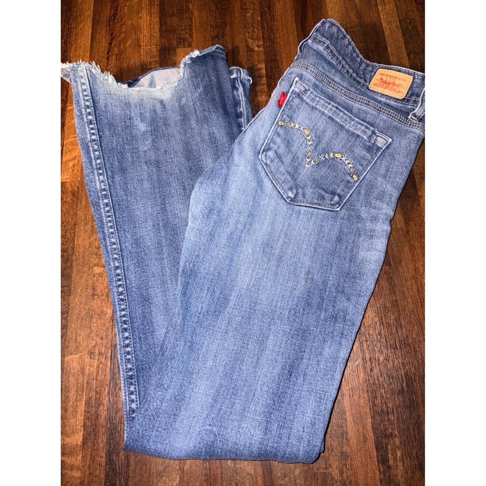 Levi's Women’s Light Blue Denim Jeans with Embellished Back Pocket
